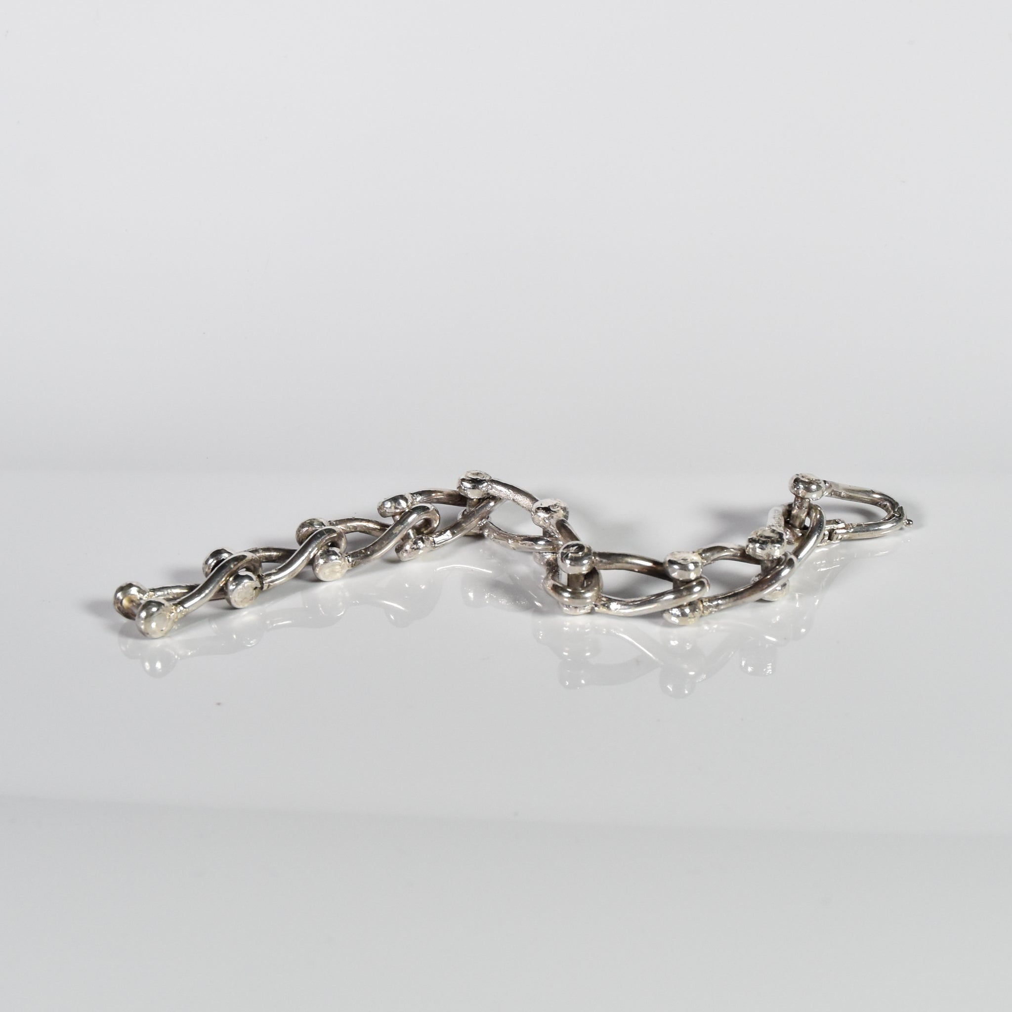 twist shackle bracelet